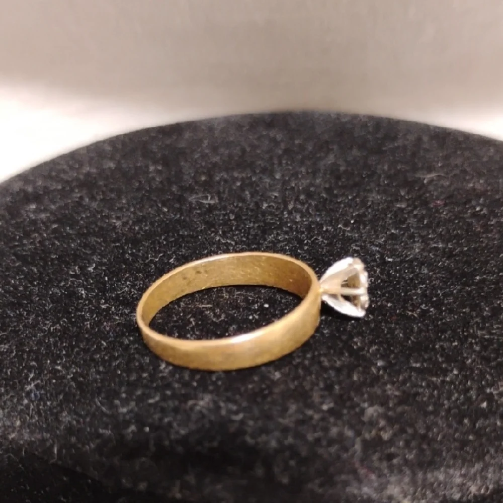 10kt Solid Gold Elegant Diamond Cluster Vintage Ring Size 5 - Picture 10 of 11